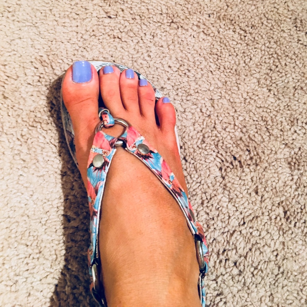 🌸 Summer tropical print leather sandals